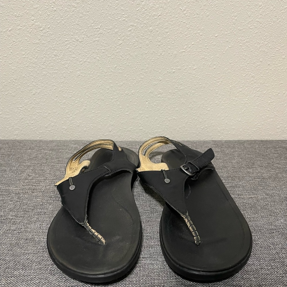 OluKai Women's 'Eheu Sandal, size 8.